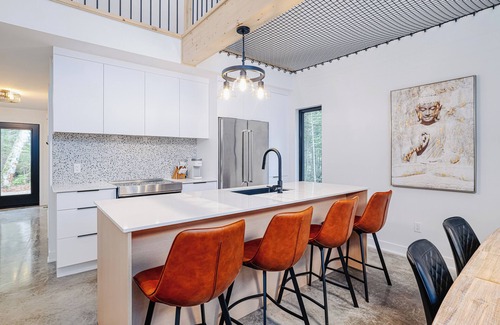 Chertsey Cabin | À 1 hre de Montréal, entouré d'arbres matures, vous trouverez le Chalet Snö !