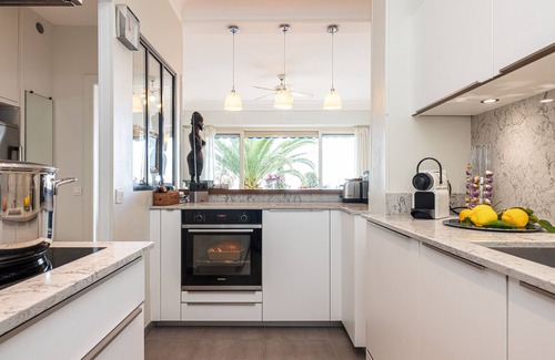 Menton Apartment | Élégant Appartement Avec vue sur mer