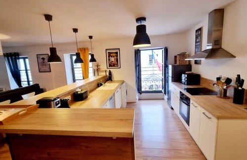Les 3 Ponts Apartment | Élégant P4 du Centre Historique