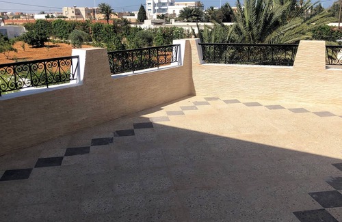 Sakiet Eddaier Apartment | Étage de Villa au Bord de la Mer