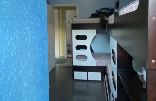 Vila Julia Apartment | Ótimo Apartamento Começo da Enseada ao Lado do Mercado Pão de Açúcar,