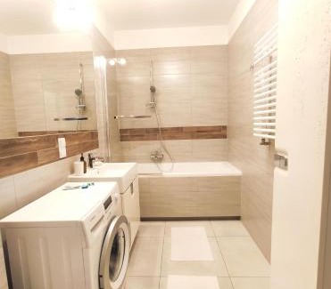 Pradnik Czerwony Apartment | Śliczna 34A by Homeprime