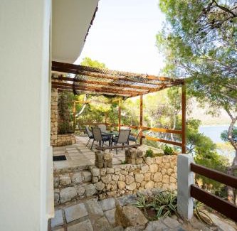 Loutraki-Agioi Theodoroi House | Αeraki Cottage at Heraion Lagoon