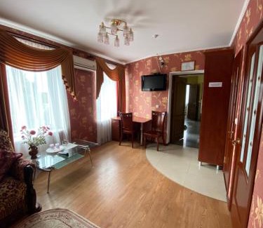 Zvenyhorodka Hotel | Золотий Лев