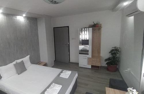 Lyaskovo House | Каламанди
