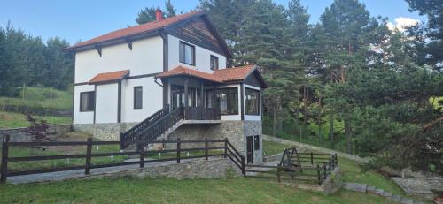 Dospat House | Лунен залив