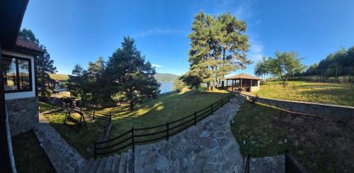 Dospat House | Лунен залив
