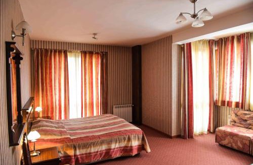 Kvartal Noviya Grad Hotel | Стаи за гости - Семейна къща за гости Ивел