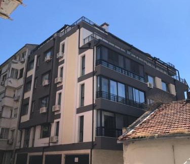 Burgas Apartment | Уютен апартамент в центъра Гнездото Cozy apartment in the center The Nest
