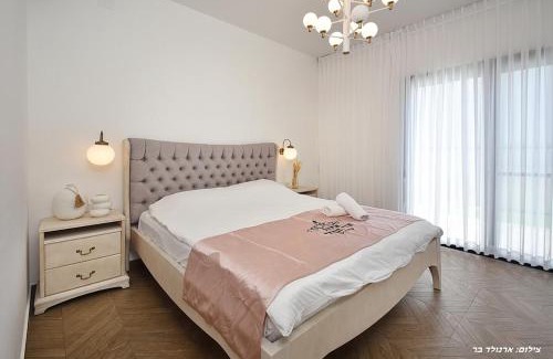 Dalton Bed & Breakfast | אחוזת אור השחר - וילה מושלמת למשפחות עם 8 חדרים ובריכה פרטית בדלתון