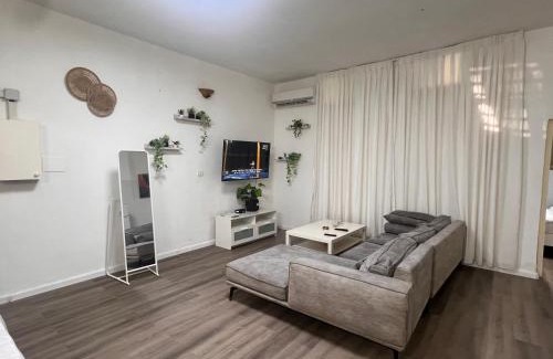 Hadera Apartment | בית הקונגרס גבעת אולגה
