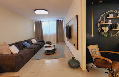 Ashdod Apartment | דירה נעימה מאובזרת ומעוצבת אדריכלית