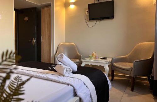 Bat Yam Hotel | חופים מול הים