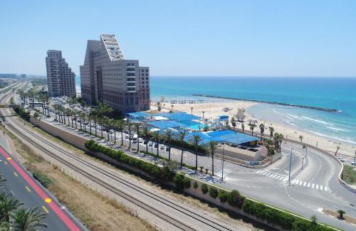 Haifa Apartment | מגדל הים - בניין אלמוג