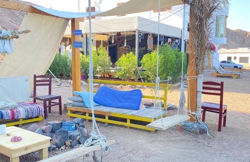 Sinai Peninsula Ski Chalet | استمتع بالاقامة في شقة علي البحر مباشرة في دهب