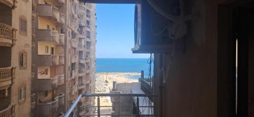 Al-Muntazah Apartment | شقة الاحلام علي البحر مباشرتا
