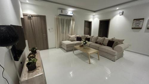 Muharraq Apartment | شقة فخمة مودرن