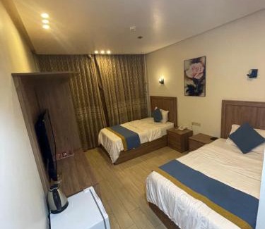 Al Aziziyah Hotel | شقق الإيثار للشقق المخدومة