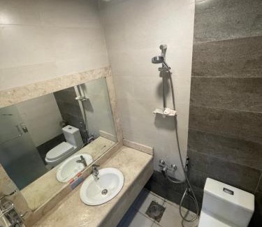 Al Aziziyah Hotel | شقق الإيثار للشقق المخدومة