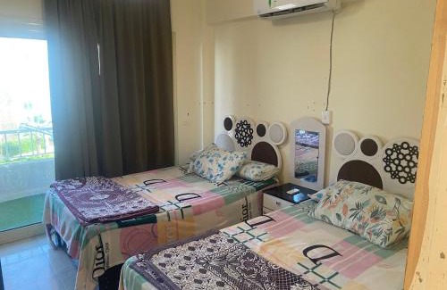 Marsa Matruh Apartment | شقه فندقيه فاخرة مكيفة الهواء بقرية سياحية متكاملة الخدمات شاطيء رملي وحمامات سباحة واكوابارك على بعد دقائق من مطروح