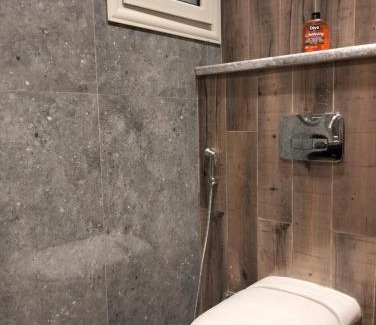 Al Duqqi Apartment | شقه فندقيه