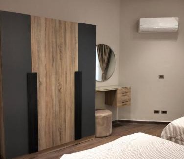 Al Duqqi Apartment | شقه فندقيه