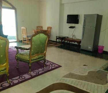 Al-Muntazah Apartment | شقه فيو بحر ميامي مكيفه