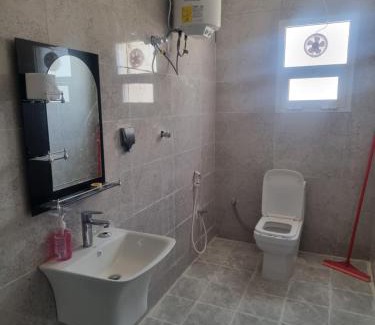 Ash Sharqiyah North Governorate House | مزرعة نحل العسل