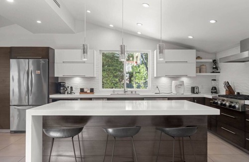 Woodland Hills House | ৎ୭ Hillside Modern Retreat ৎ୭W/pool,BBQ& MORE