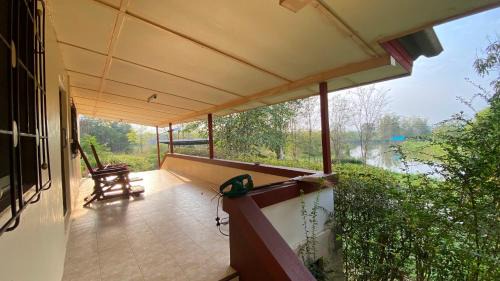 Khlong Muang House | ครอบครัวบ้านบนภูเขา Family Mountain Home