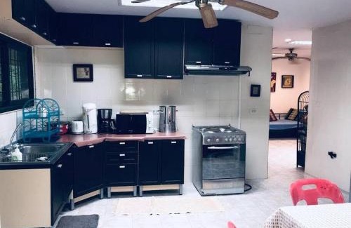 Khlong Muang House | ครอบครัวบ้านบนภูเขา Family Mountain Home