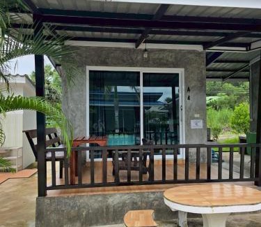 Khlong Khut House | ต้นหว้ารีสอร์ท