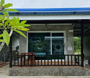 Khlong Khut House | ต้นหว้ารีสอร์ท