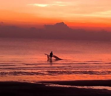 Chaiya House | หาดกำนันแคมป์ปิ้ง&ซีฟู๊ด