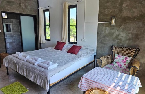 Khanong Phra Hotel | ไร่ปาริชาติ