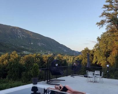 Ambrolauri Hotel | ციბენა Tsibena