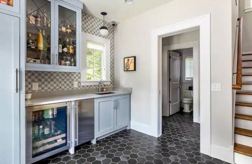 Buckhead House | ᴥ Luxury Houses Free Parking! Pool! Pet Friendly ᴥn