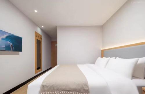 Tianya District Hotel | 三亚观海楼酒店（三亚湾椰梦长廊店）