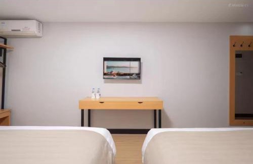 Tianya District Hotel | 三亚观海楼酒店（三亚湾椰梦长廊店）