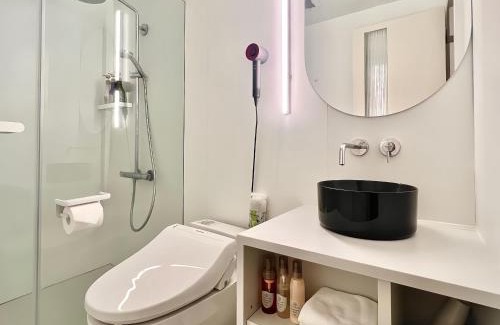 Yushima Hotel | 东京上野超级中心 设计师房间Yaob 上野公园3分钟 车站1分钟 超级繁华 免费wifi 戴森吹风