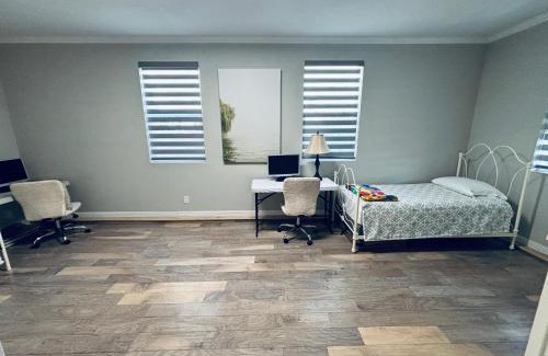 San Diego House | 个独立房间在一个高尚安静的社区交通便利停车洗衣房露台
