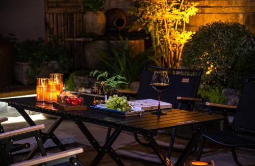 Fenghuang Bed & Breakfast | 凤凰古城树喜民宿店Shuxi Guesthouse- Fenghuang Ancient Town