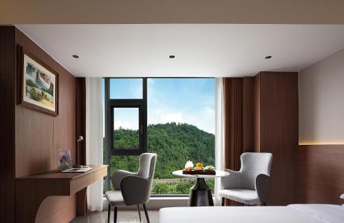 Wulingyuan Hotel | 张家界叁禾溪居-Free one way pick up service over 2 nights