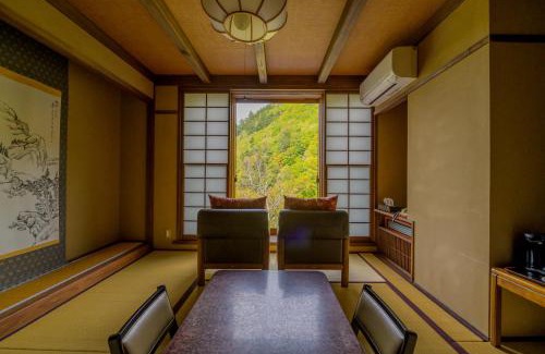Shiga Highlands Hotel | 志賀高原 白い温泉 渓谷の湯