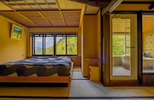 Shiga Highlands Hotel | 志賀高原 白い温泉 渓谷の湯