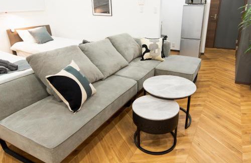 Okubo Apartment | 新宿駅徒歩15分! キッチン&洗濯乾燥機完備で 東京ライフを満喫しながら快適ロングステイ
