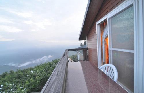Fuxing District Ski Chalet | 桃花源農莊