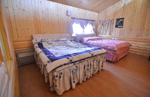 Fuxing District Ski Chalet | 桃花源農莊
