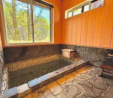 Hanashiki Onsen House | 源泉掛け流し付き貸切別荘-Authentic private home with Private Kusatsu Onsen - THE HIDEOUT VILLA KUSATSU-