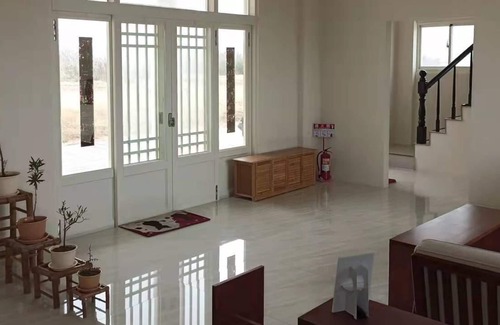 Huxi Bed & Breakfast | 獨棟鄉村別墅，我們離馬公市12公里、機場8公里、鄰近南寮古厝群200公尺、奎壁山摩西分海2公里，菓葉觀日、菓葉灰窯、龍門閉鎖陣地等，門口備有大量停車場